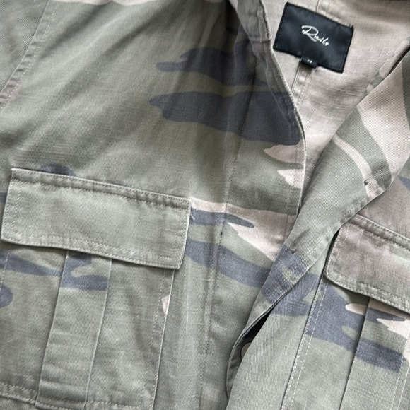 Rails camo jacket. With adjustable cinching at bottom - Picture 4 of 4